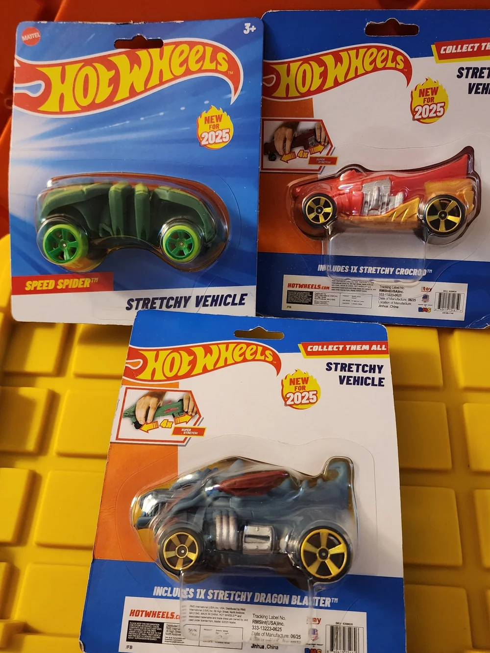 3 HOT WHEELS - Stretchy Vehicle Toy